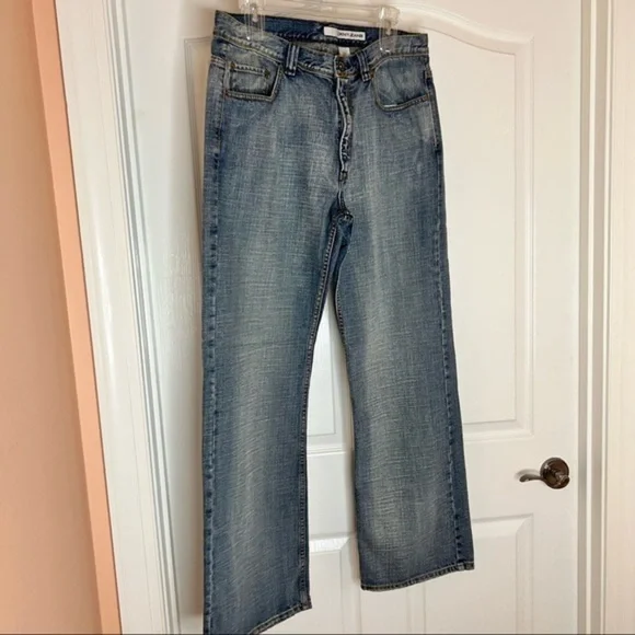 DKNY vintage wash mens jeans. Great fit. Size 34/32 like new - Picture 2 of 5